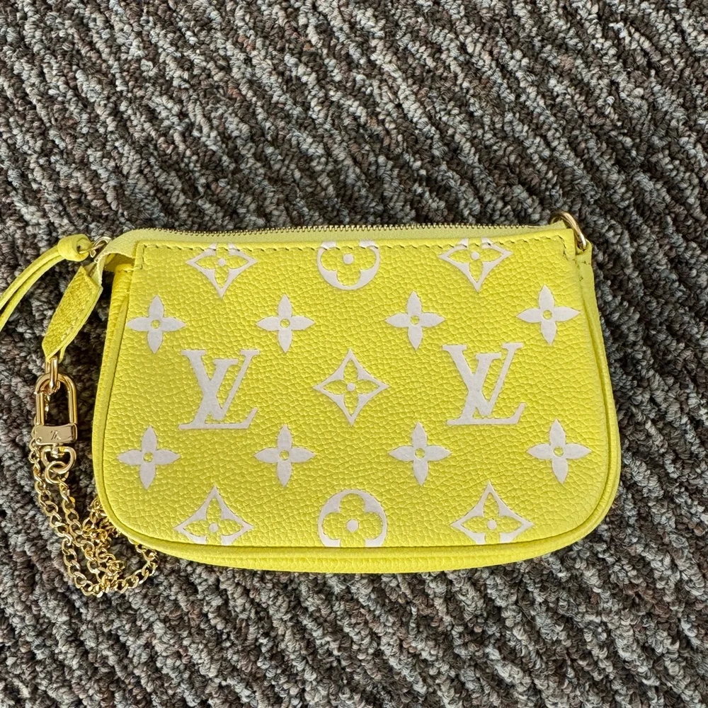 Louis Vuitton Empreinte Monogram Mini Pochette in Lemon Curd - Picture 2 of 6